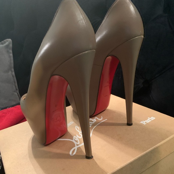 Christian Louboutin - Picture 2 of 15
